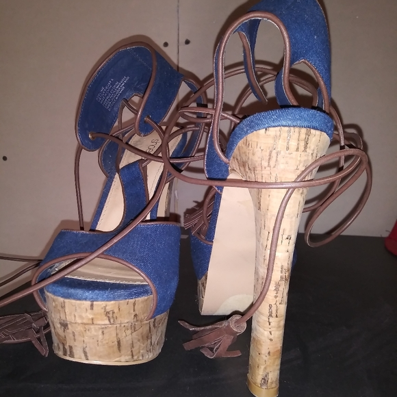 Boots/heels - Picture 4 of 5